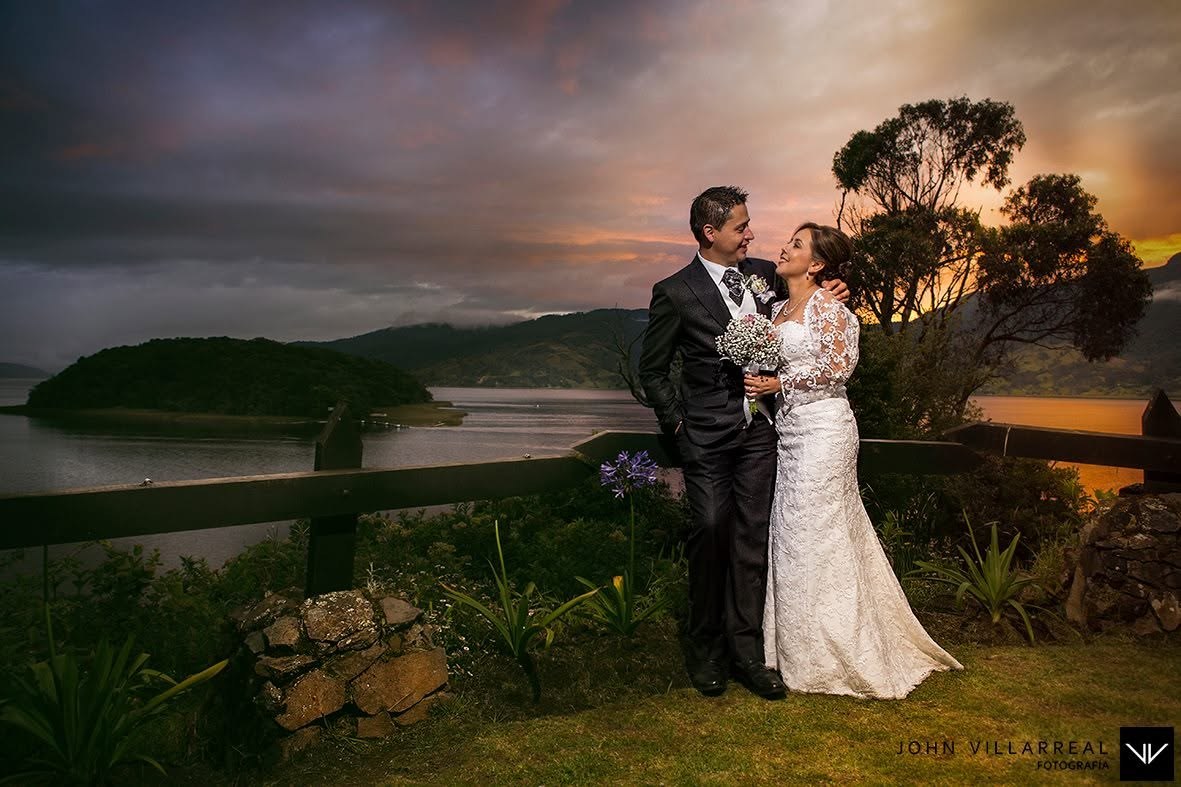 Boda atardecer junto al lago